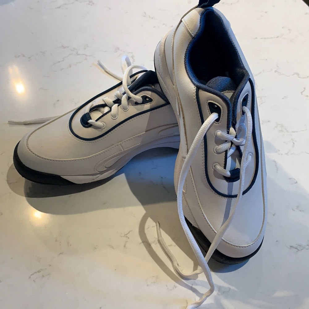 FOOTJOY New Women’s GreenJoys golf cleats shoes 6 1/2 White with blue